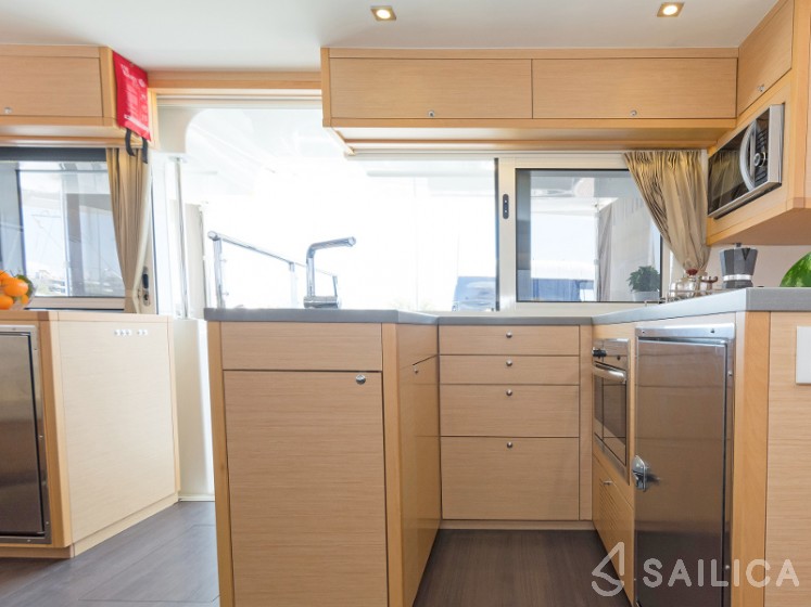 Lagoon 450 - Yacht Charter Sailica