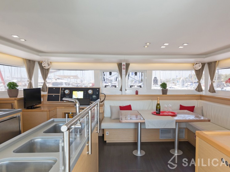 Lagoon 450 - Yacht Charter Sailica
