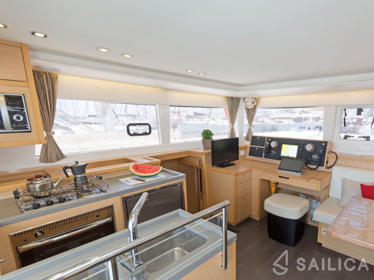 Lagoon 450 - Yacht Charter Sailica