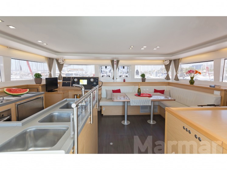 Lagoon 450 - Yacht Charter Sailica