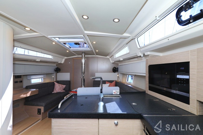 Hanse 418 - Yacht Charter Sailica