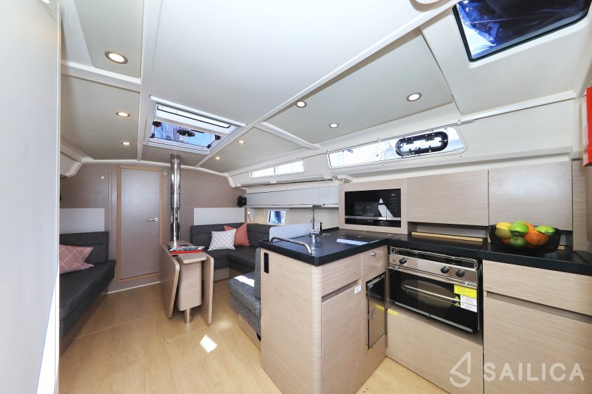 Hanse 418 - Yacht Charter Sailica