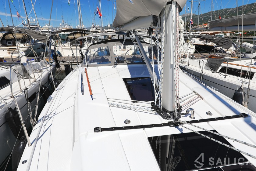 Hanse 388 - Yacht Charter Sailica