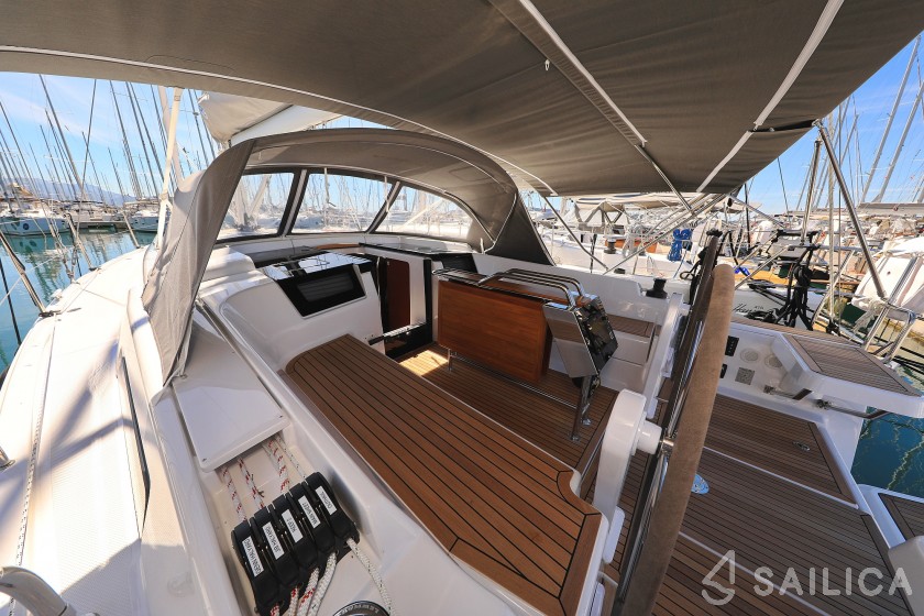 Hanse 388 - Yacht Charter Sailica