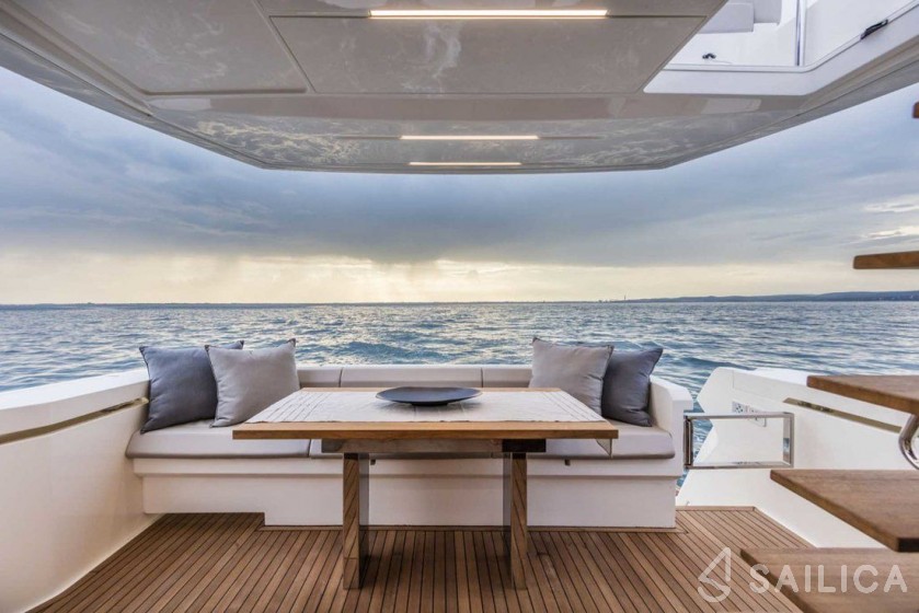 Ferretti 450 - Yacht Charter Sailica
