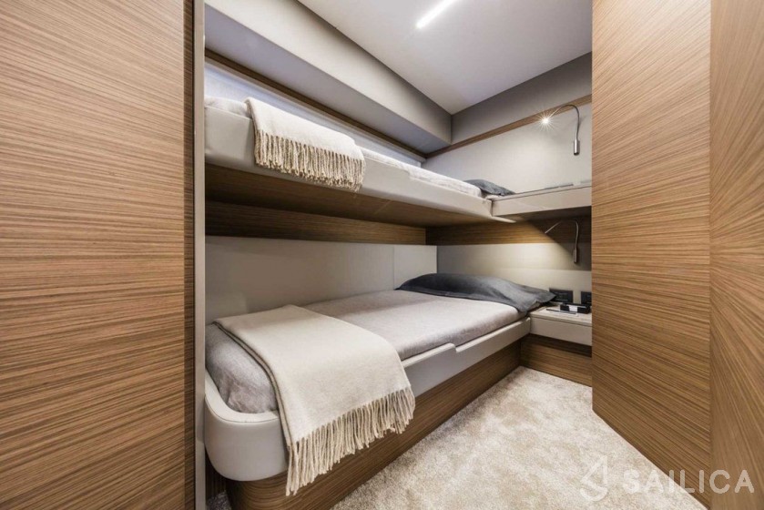 Ferretti 450 - Yacht Charter Sailica