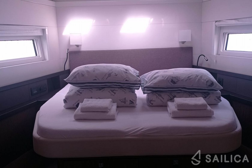 Oceanis 62 - Yacht Charter Sailica