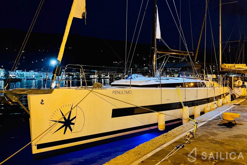 Oceanis 62 - Yacht Charter Sailica