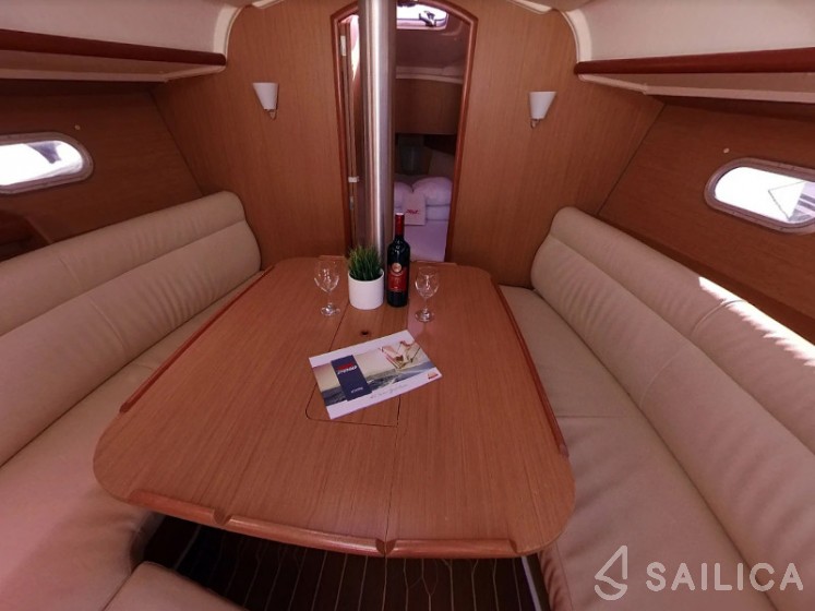 Sun Odyssey 32i - Yacht Charter Sailica