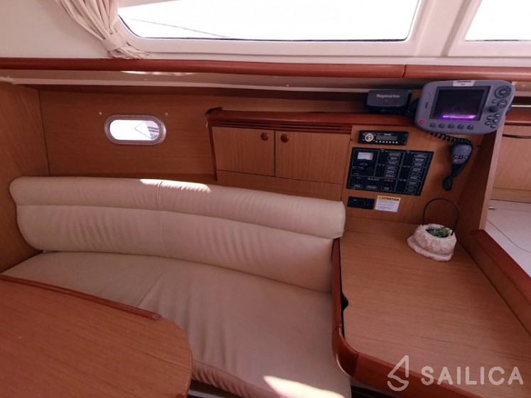 Sun Odyssey 32i - Yacht Charter Sailica
