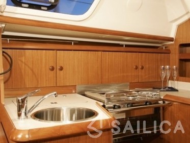 Sun Odyssey 32i - Yacht Charter Sailica