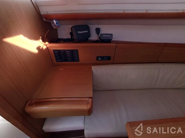 Sun Odyssey 30i - Yacht Charter Sailica