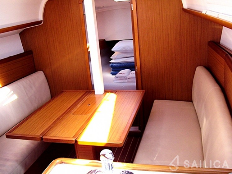 Sun Odyssey 30i - Yacht Charter Sailica