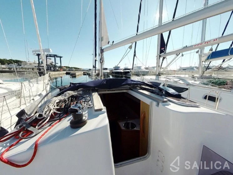 Sun Odyssey 30i - Yacht Charter Sailica