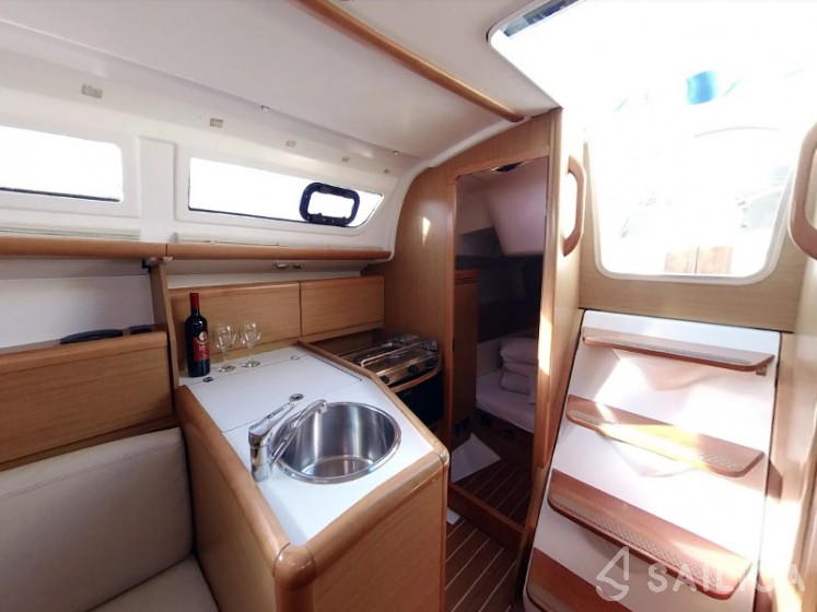 Sun Odyssey 30i - Yacht Charter Sailica