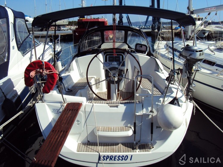 Sun Odyssey 30i - Yacht Charter Sailica