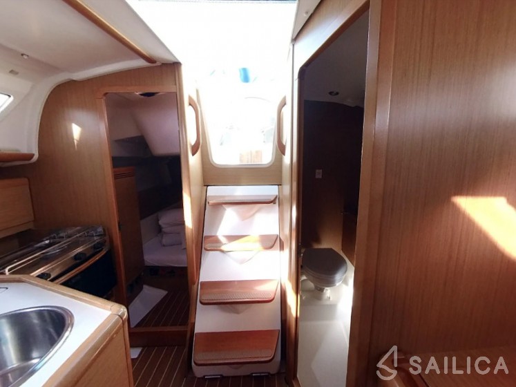 Sun Odyssey 30i - Yacht Charter Sailica