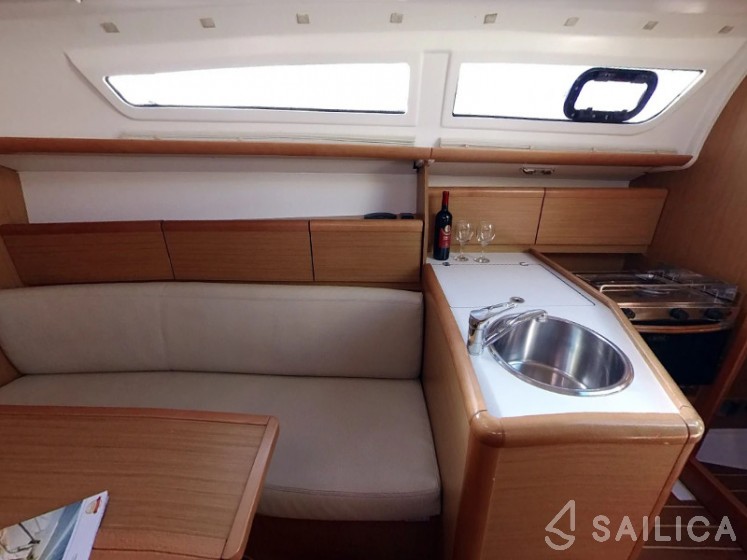 Sun Odyssey 30i - Yacht Charter Sailica