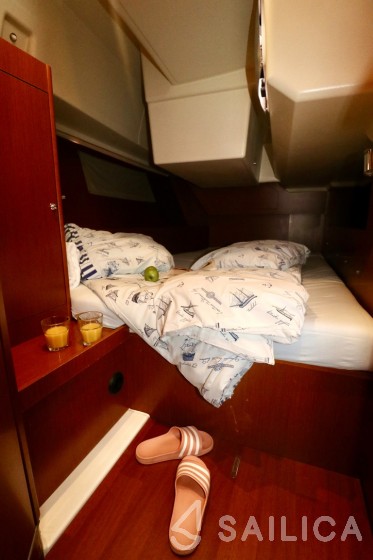 Oceanis 41.1 - Yacht Charter Sailica