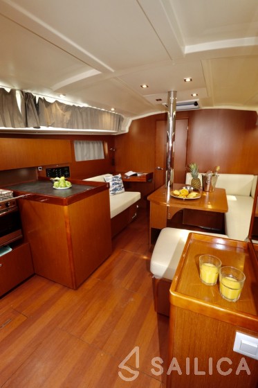Oceanis 41.1 - Yacht Charter Sailica