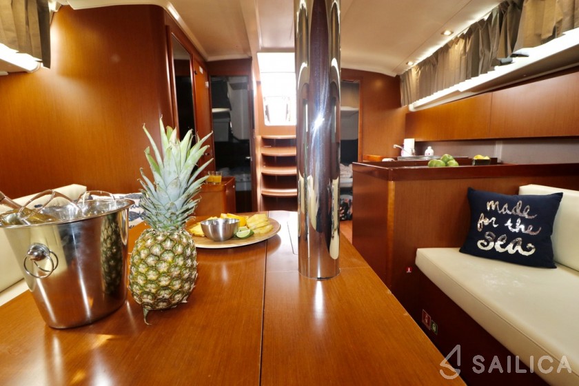 Oceanis 41.1 - Yacht Charter Sailica