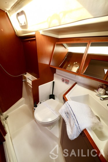 Oceanis 41.1 - Yacht Charter Sailica