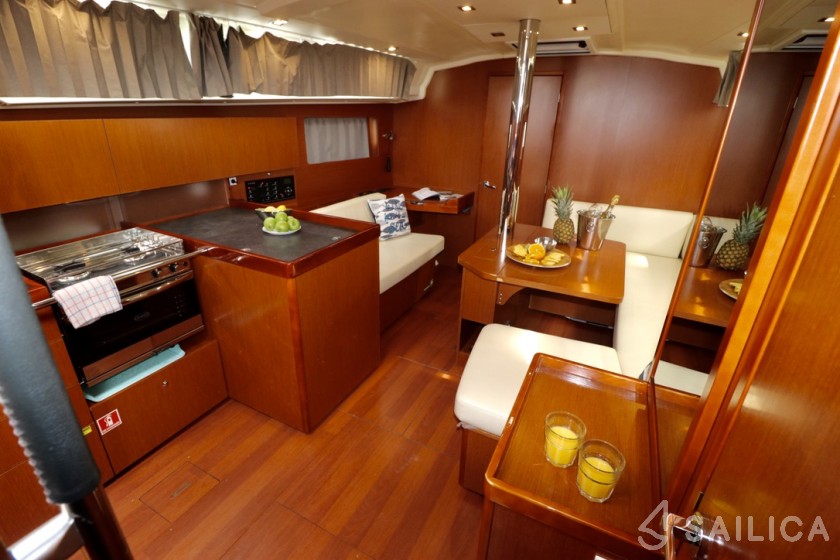 Oceanis 41.1 - Yacht Charter Sailica