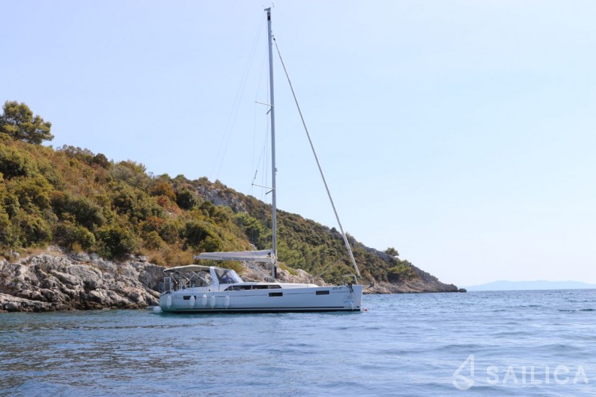 Oceanis 41.1 - Yacht Charter Sailica