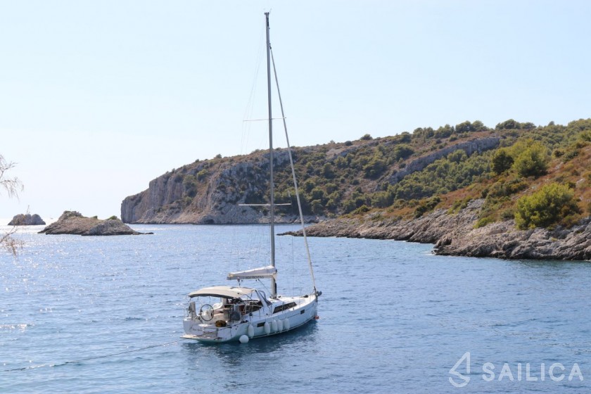 Oceanis 41.1 - Yacht Charter Sailica