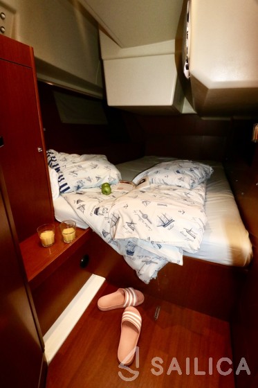 Oceanis 41.1 - Yacht Charter Sailica