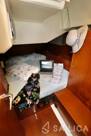 Oceanis 41.1 - Yacht Charter Sailica