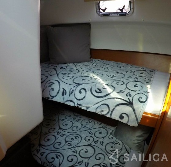 Antares 30 Fly - Yacht Charter Sailica