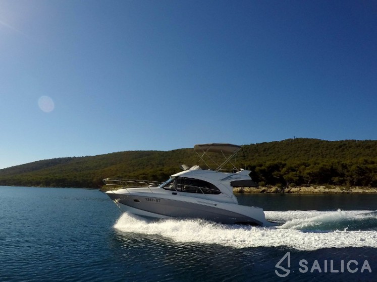 Antares 30 Fly - Yacht Charter Sailica