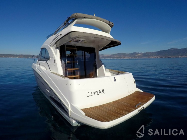 Antares 30 Fly - Yacht Charter Sailica