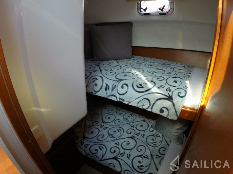 Antares 30 Fly - Yacht Charter Sailica