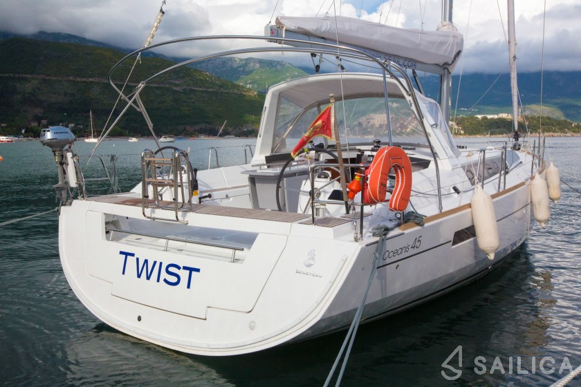 Oceanis 45 - Yacht Charter Sailica
