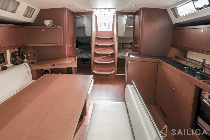 Oceanis 45 - Yacht Charter Sailica