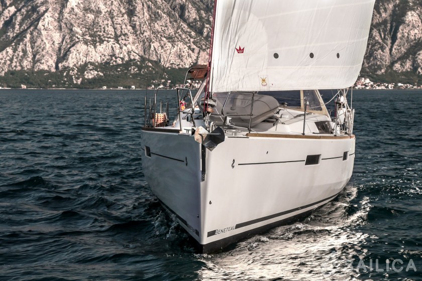 Oceanis 45 - Yacht Charter Sailica