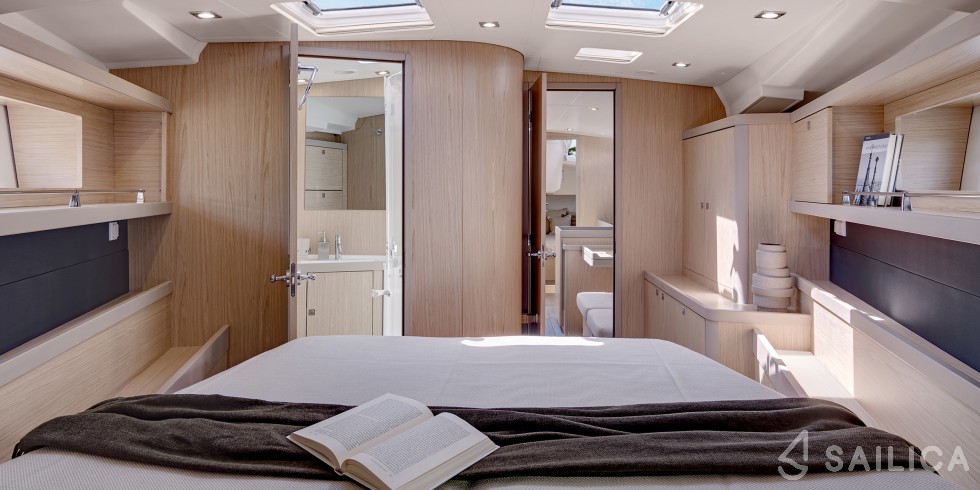 Oceanis 45 - Yacht Charter Sailica
