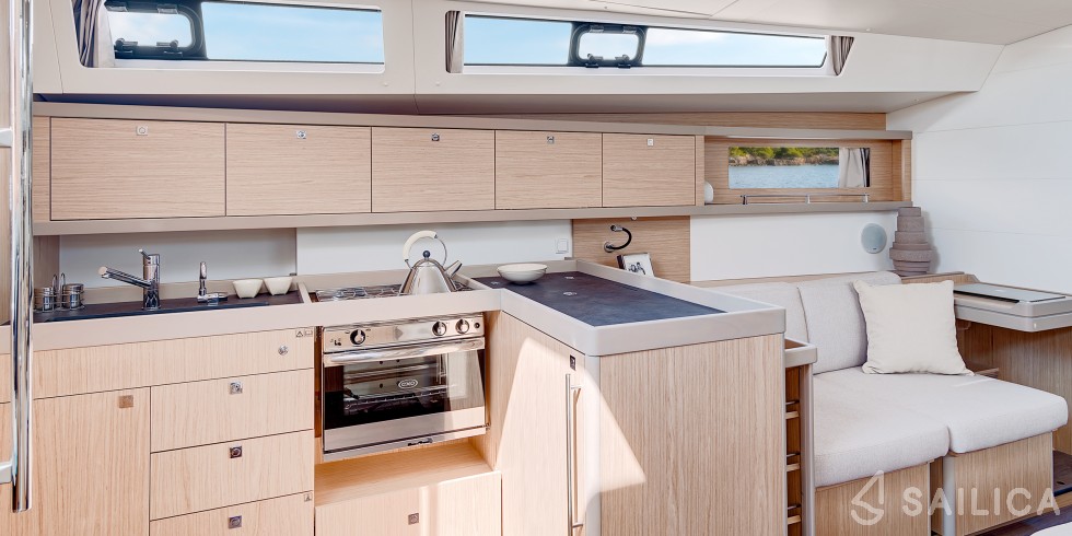 Oceanis 45 - Yacht Charter Sailica
