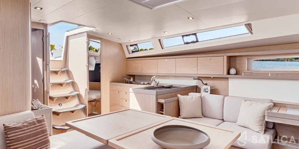 Oceanis 45 - Yacht Charter Sailica