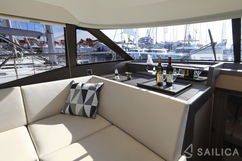 Prestige 46 Fly - Yacht Charter Sailica
