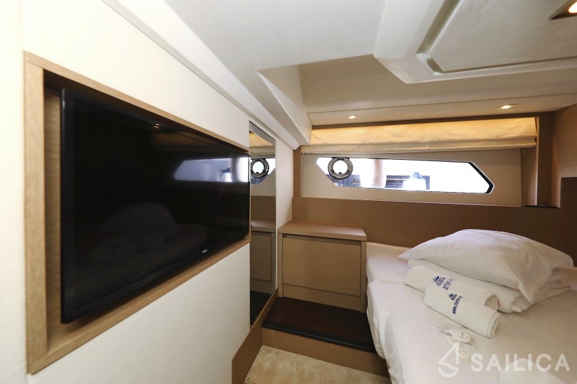 Prestige 46 Fly - Yacht Charter Sailica