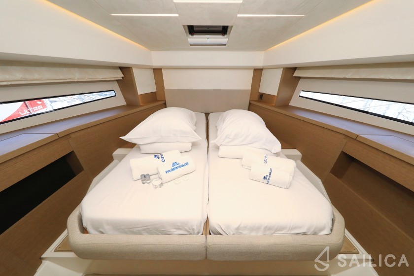 Prestige 46 Fly - Yacht Charter Sailica