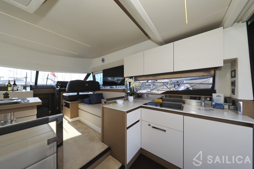 Prestige 46 Fly - Yacht Charter Sailica