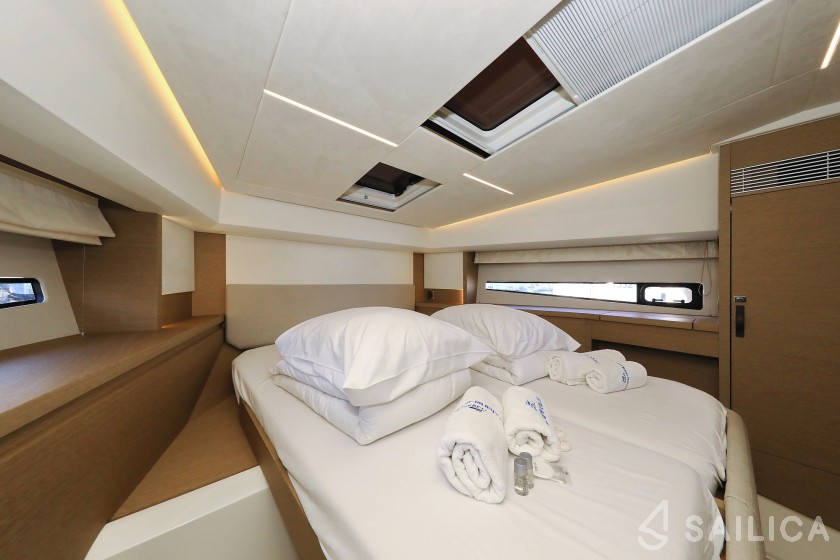 Prestige 46 Fly - Yacht Charter Sailica
