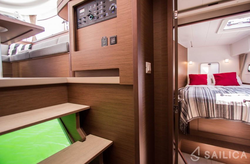 Lagoon 42 - Yacht Charter Sailica
