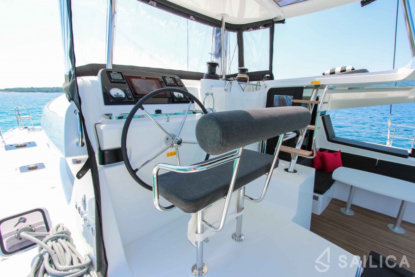 Lagoon 42 - Yacht Charter Sailica