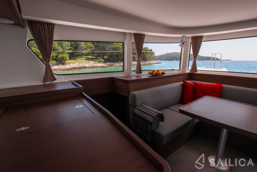Lagoon 42 - Yacht Charter Sailica