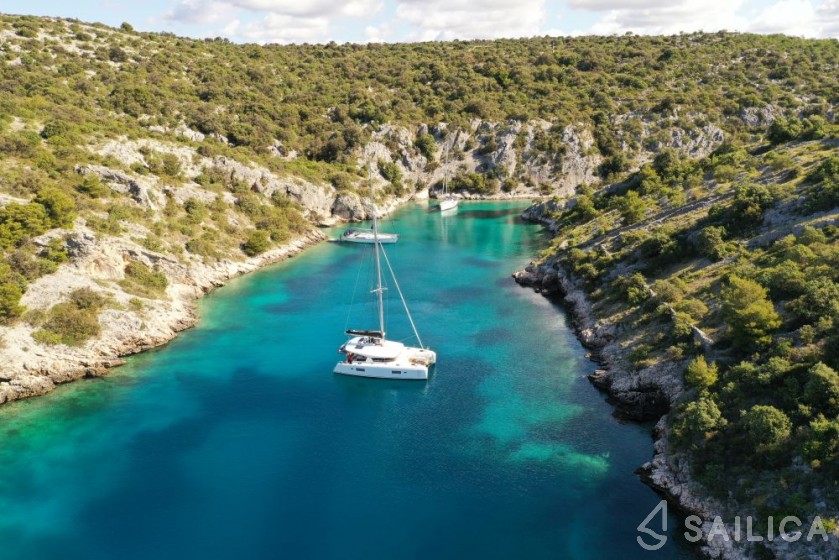 Lagoon 42 - Yacht Charter Sailica